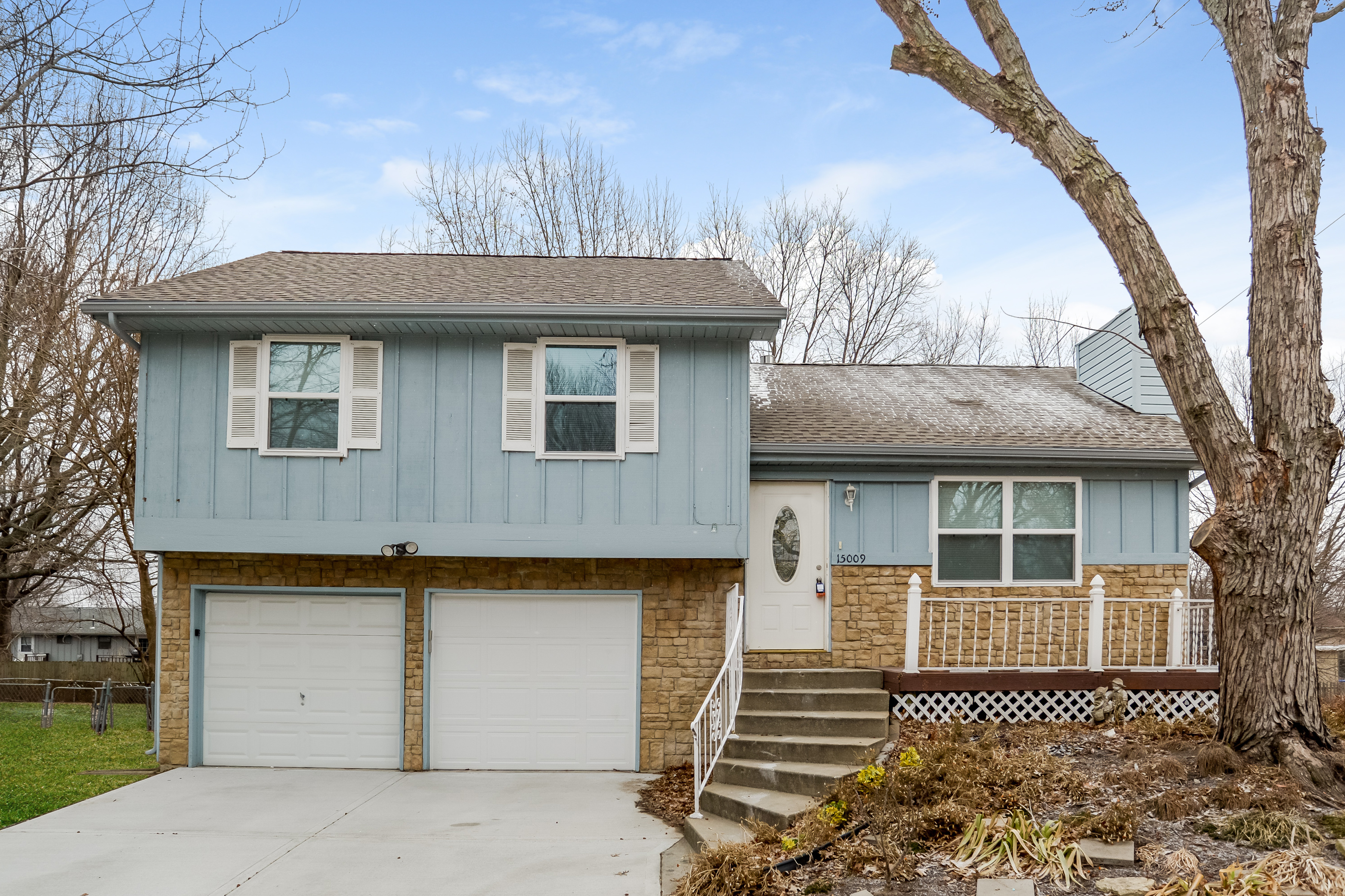 15009 S WYANDOTTE DR OLATHE, KS 66062